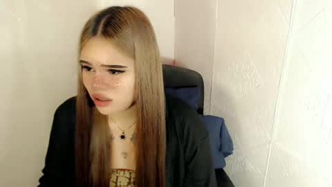 Snapshot of preciousangel69xxx chatting on March 4, 6:37 am MAXXINE online show from March 4, 6:37 am