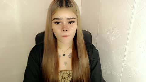 Snapshot of preciousangel69xxx chatting on March 9, 4:27 am MAXXINE online show from March 9, 4:27 am