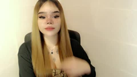Snapshot of preciousangel69xxx chatting on May 7, 3:56 am MAXXINE online show from May 7, 3:56 am