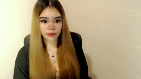 Snapshot of preciousangel69xxx chatting on May 12, 6:10 am MAXXINE online show from May 12, 6:10 am