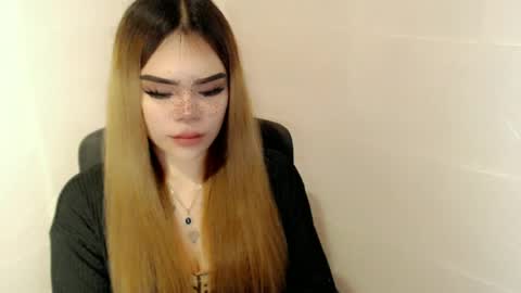 Snapshot of preciousangel69xxx chatting on May 18, 3:35 am MAXXINE online show from May 18, 3:35 am