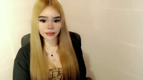 Snapshot of preciousangel69xxx chatting on May 26, 5:14 am MAXXINE online show from May 26, 5:14 am