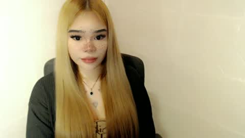 Snapshot of preciousangel69xxx chatting on June 5, 10:54 am MAXXINE online show from June 5, 10:54 am