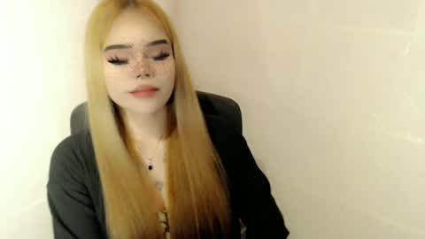 Snapshot of preciousangel69xxx chatting on June 6, 9:25 am MAXXINE online show from June 6, 9:25 am