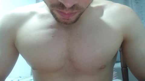 Snapshot of preettyboyx chatting on December 14, 12:33 am JUAN online show from December 14, 12:33 am