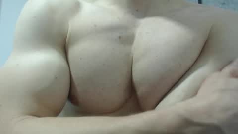 Snapshot of preettyboyx chatting on January 19, 3:10 pm JUAN online show from January 19, 3:10 pm