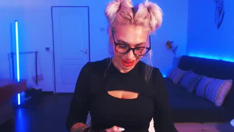 Victoria online show from December 24, 9:11 pm