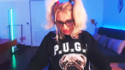 Victoria online show from January 2, 9:50 pm