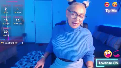 Victoria online show from December 1, 9:09 pm