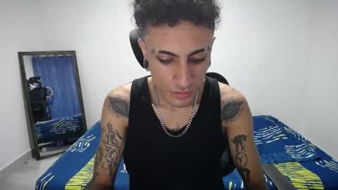 Snapshot of present_the_magic chatting on June 5, 6:52 am Plux online show from June 5, 6:52 am