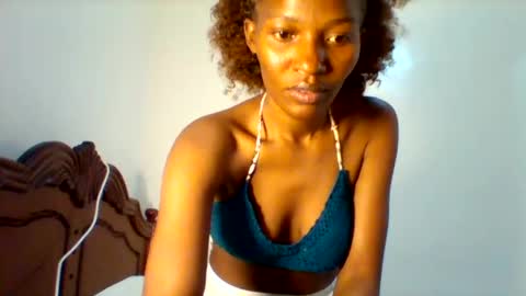 prettie_petitee online show from July 11, 11:35 am