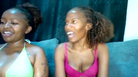 prettie_petitee online show from July 16, 2:56 pm