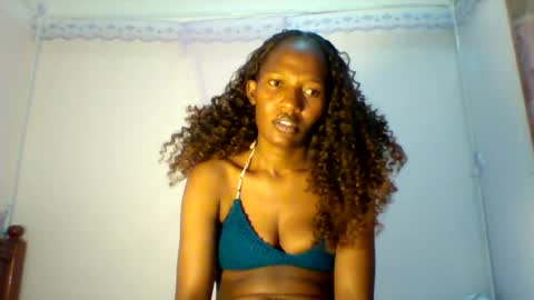 prettie_petitee online show from July 18, 4:44 pm