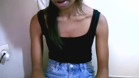 Snapshot of prettiethalia chatting on February 7, 10:08 am prettiethalia online show from February 7, 10:08 am