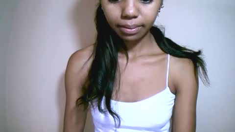 Snapshot of prettiethalia chatting on March 1, 11:34 am prettiethalia online show from March 1, 11:34 am