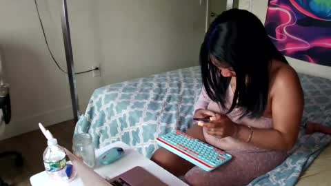 Snapshot of pretty69queen chatting on July 15, 6:46 pm Yasmine pretty online show from July 15, 6:46 pm