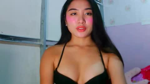 pretty_am online show from May 8, 3:39 pm