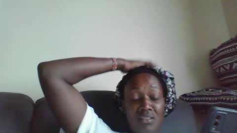 Snapshot of pretty_beib chatting on April 25, 7:11 am Karol online show from April 25, 7:11 am