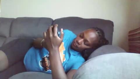 Snapshot of pretty_beib chatting on May 1, 7:02 am Karol online show from May 1, 7:02 am
