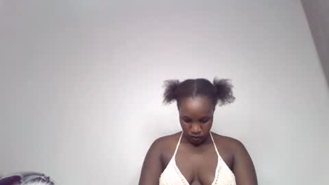 pretty_curvy99 online show from April 8, 8:47 am
