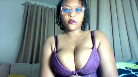 pretty_dee1 online show from July 29, 3:48 am