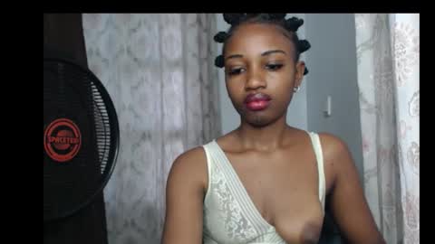 Snapshot of pretty_ebonygirl2 chatting on February 24, 2:37 pm Pretty ebonygirl2 online show from February 24, 2:37 pm