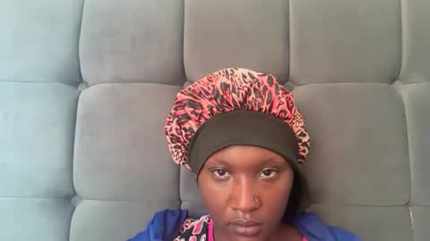 Snapshot of pretty_ellsie chatting on October 2, 4:08 am independent model online show from October 2, 4:08 am