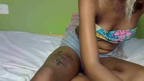 Snapshot of pretty_g2 chatting on October 15, 11:10 am pretty_g2 online show from October 15, 11:10 am
