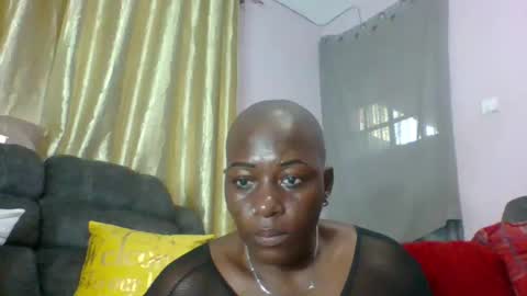 Snapshot of pretty_ivy chatting on December 16, 9:03 am SARAH online show from December 16, 9:03 am