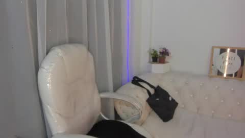 pretty online show from December 2, 11:37 am