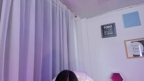 pretty online show from February 12, 12:55 pm