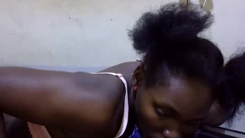 pretty_leila1 online show from April 4, 8:34 am