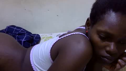 pretty_leila1 online show from April 9, 2:33 am