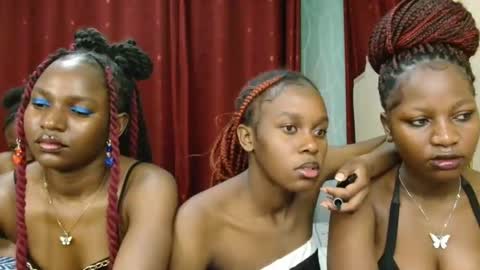 Snapshot of pretty_lioness_ chatting on February 16, 3:52 pm Pretty online show from February 16, 3:52 pm