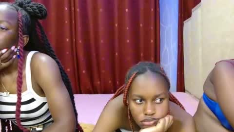 Snapshot of pretty_lioness_ chatting on February 20, 6:30 pm Pretty online show from February 20, 6:30 pm