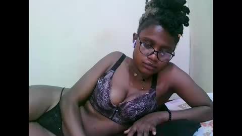 Snapshot of pretty_mellan chatting on January 22, 2:46 pm pretty_mellan online show from January 22, 2:46 pm