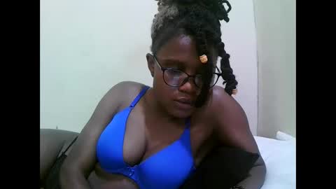 Snapshot of pretty_mellan chatting on January 26, 3:58 pm pretty_mellan online show from January 26, 3:58 pm