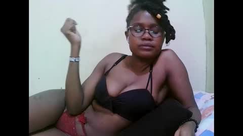 Snapshot of pretty_mellan chatting on January 31, 10:31 am pretty_mellan online show from January 31, 10:31 am