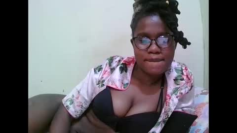 Snapshot of pretty_mellan chatting on February 1, 7:15 am pretty_mellan online show from February 1, 7:15 am