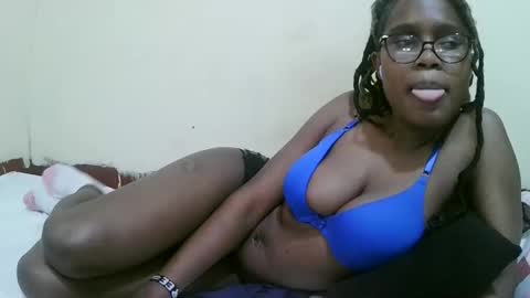 Snapshot of pretty_mellan chatting on February 23, 1:13 am pretty_mellan online show from February 23, 1:13 am