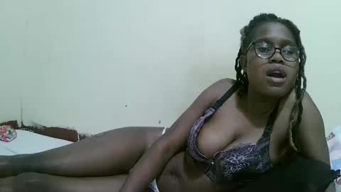 Snapshot of pretty_mellan chatting on February 27, 1:16 am pretty_mellan online show from February 27, 1:16 am