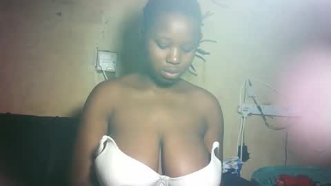 pretty_milan online show from May 1, 11:59 am