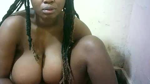 Snapshot of pretty_milan chatting on July 1, 8:27 am pretty_milan online show from July 1, 8:27 am