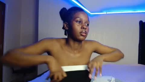 Snapshot of pretty_nyra chatting on May 8, 3:39 pm Nyra online show from May 8, 3:39 pm