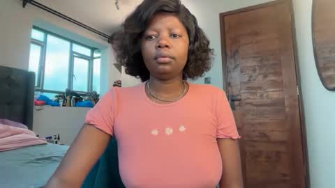 Snapshot of pretty_peaches chatting on May 4, 3:46 am Pretty peaches online show from May 4, 3:46 am