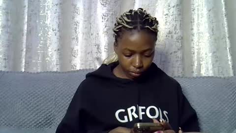 pretty_petite24 online show from September 12, 5:57 pm