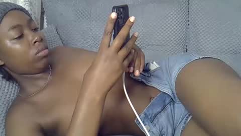 Snapshot of pretty_petite24 chatting on May 22, 12:55 pm pretty_petite24 online show from May 22, 12:55 pm