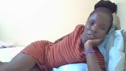 pretty_petite_ebony online show from February 14, 10:25 pm