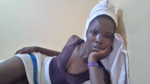 pretty_petite_ebony online show from March 1, 6:00 pm