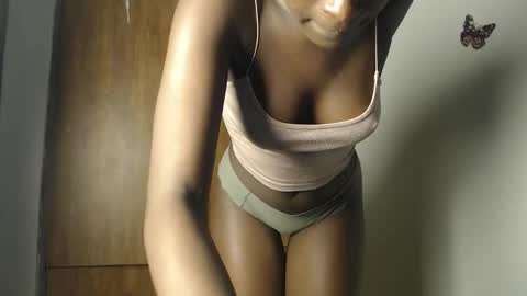 pretty_petitebody online show from September 10, 8:20 pm